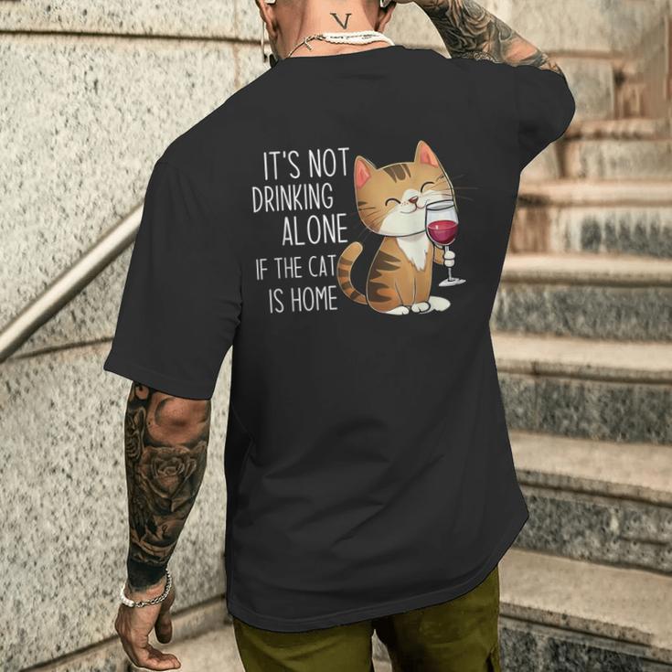 It's Not Drinking Alone If The Cat Is Home 面白い猫とワイン メンズTシャツ バックプリント 彼への贈り物