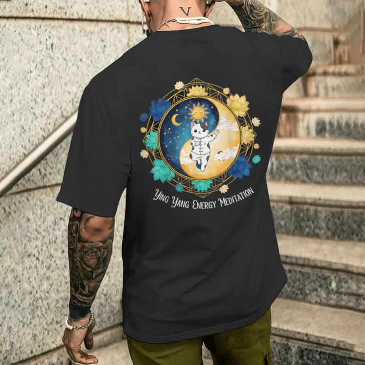 Life Happens 太極拳は猫陰陽エネルギー瞑想を助ける メンズTシャツ バックプリント 彼への贈り物