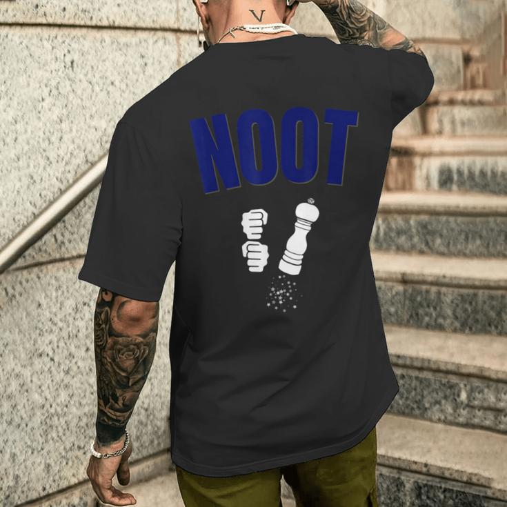 Noot Nootbaar Pepper Grinderヌート たっちゃん ヌートバー ペッパーミル メンズTシャツ バックプリント 彼への贈り物