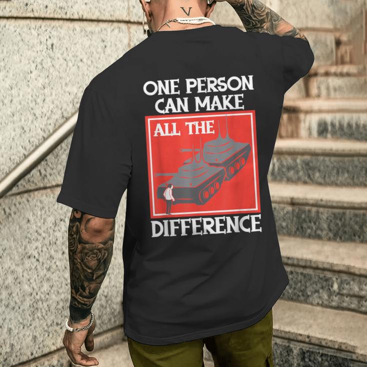 One Person Can Make A Difference Tiananmen タンクマン メンズTシャツ バックプリント 彼への贈り物