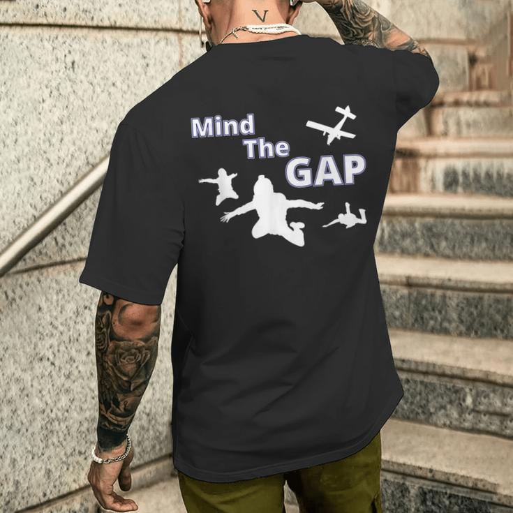 Sky Diving Mind The Gap 面白いスカイダイバー メンズTシャツ バックプリント 彼への贈り物