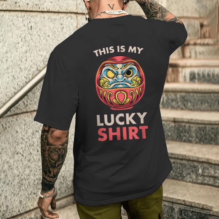 This Is My Lucky 日本のだるま人形 メンズTシャツ バックプリント 彼への贈り物
