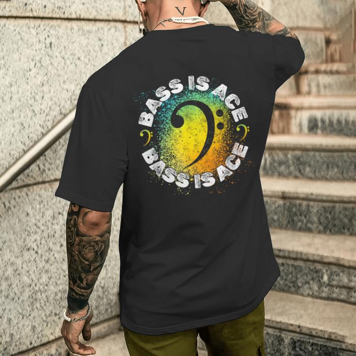 「ベースはエース」「Bass Is Ace」 ベーシストまたはベースギタリストのためのクールなヘ音記号 メンズTシャツ バックプリント 彼への贈り物