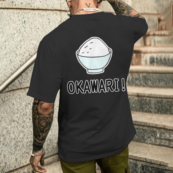 おかわり！ Okawari（ごはん 大好き）【お茶碗】ご飯タイム【変なtシャツ屋さん】面白い言葉 ポップ デザイン メンズTシャツ バックプリント 彼への贈り物
