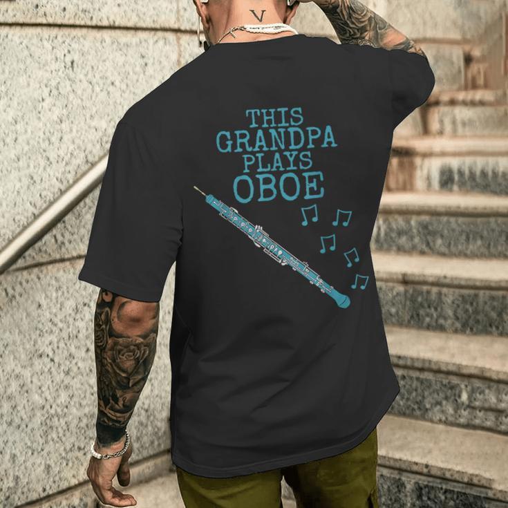 このおじいちゃんはオーボエを演奏する、オーボエ木管楽器奏者です メンズTシャツ バックプリント 彼への贈り物