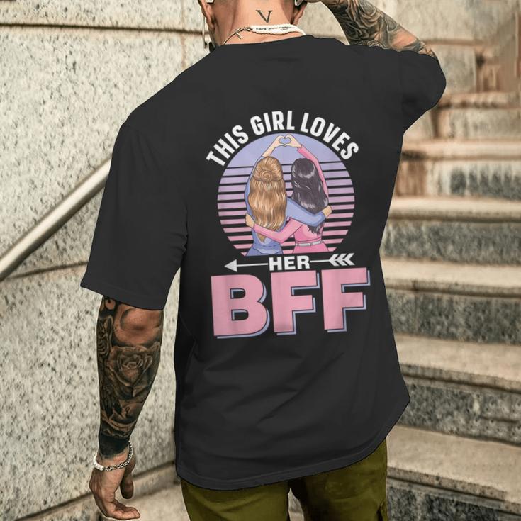 この少女は彼女のbffを愛している 友情 チーム 格言 友人 親友 メンズTシャツ バックプリント 彼への贈り物