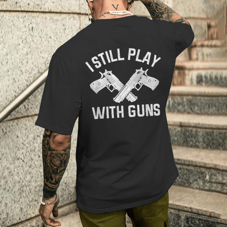 まだガンズで遊んでる面白いガン愛好家2a右ピストル メンズTシャツ バックプリント 彼への贈り物