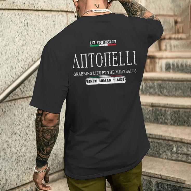 イタリアラ・ファミリア・アントネッリがミートボールで人生をつかむ メンズTシャツ バックプリント 彼への贈り物
