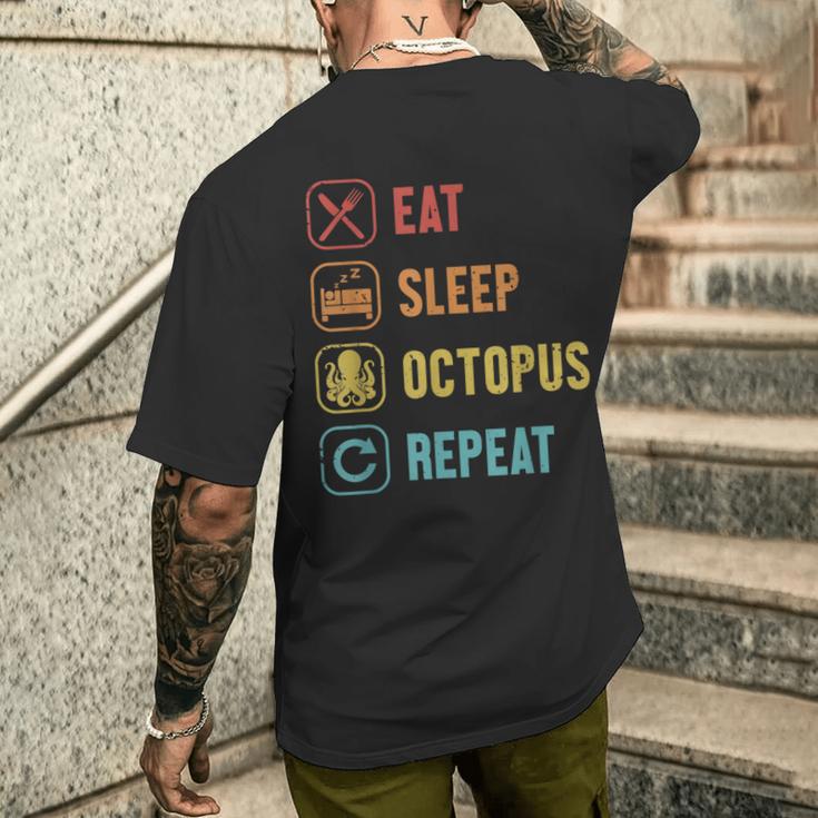 イート・スリープ・オクトパス・リピート・セファロポッド・オクトポッドズ・ラバー・オクトパス メンズTシャツ バックプリント 彼への贈り物