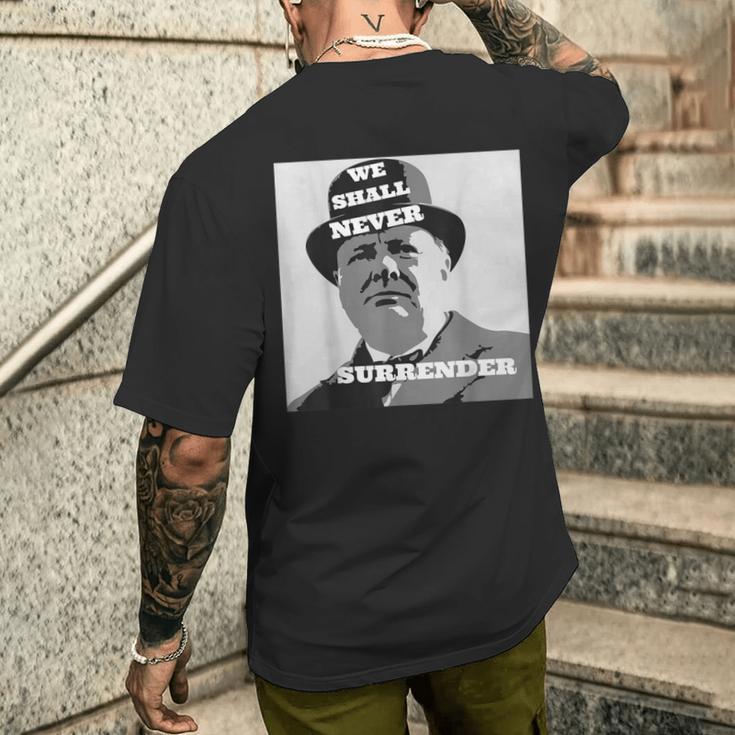 ウィンストン・チャーチルの引用我々は決して降伏しない メンズTシャツ バックプリント 彼への贈り物