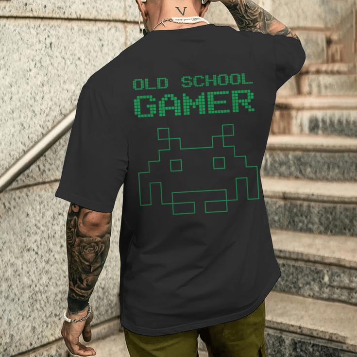 オールドビンテージスクールゲーマー-レトロスペースエイリアンインベーダー メンズTシャツ バックプリント 彼への贈り物