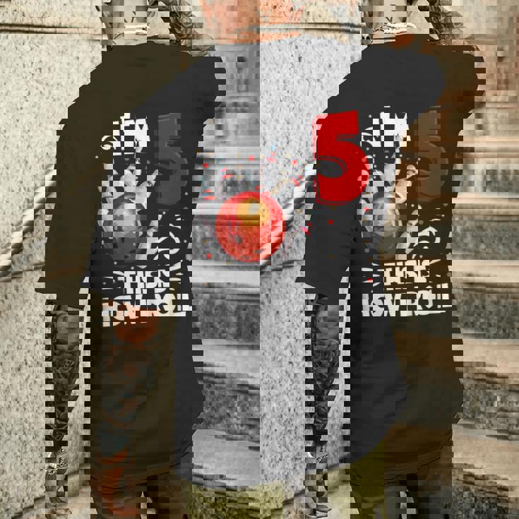 キッズ 5歳の誕生日 男の子 ボウリング This Is How I Roll 5歳 メンズTシャツ バックプリント 彼への贈り物