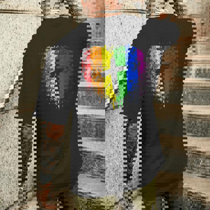 クロスのあるレインボー ハート、キリスト教の宗教的なゲイ プライド メンズTシャツ バックプリント 彼への贈り物