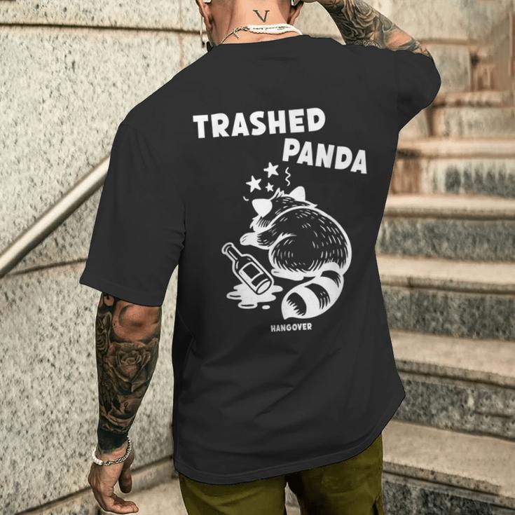 ゴミ箱パンダ 二日酔い ソーシャルメディア 狂った酔ったアライグマ メンズTシャツ バックプリント 彼への贈り物