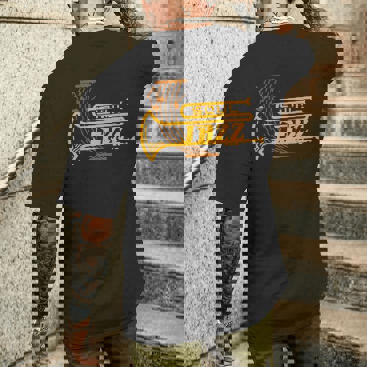 ジャズ・ソウル ジャズ・ミュージシャン トランペッター シートミュージック メンズTシャツ バックプリント 彼への贈り物