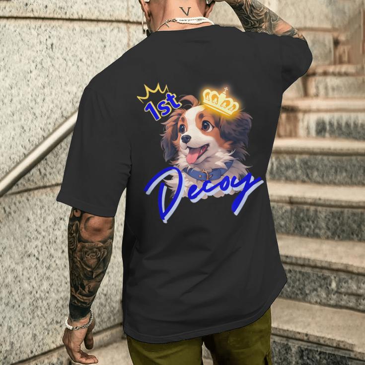 デコピン1歳おめでとう メンズTシャツ バックプリント 彼への贈り物