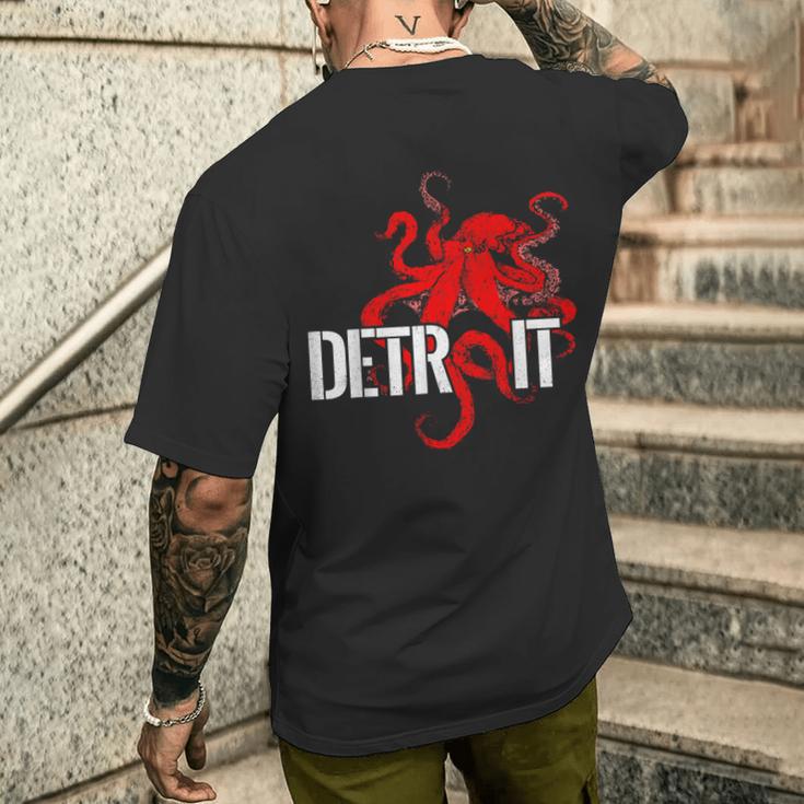 デトロイト ダウンタウン モーターシティ タコ クラーケン お土産 ホッケー メンズTシャツ バックプリント 彼への贈り物