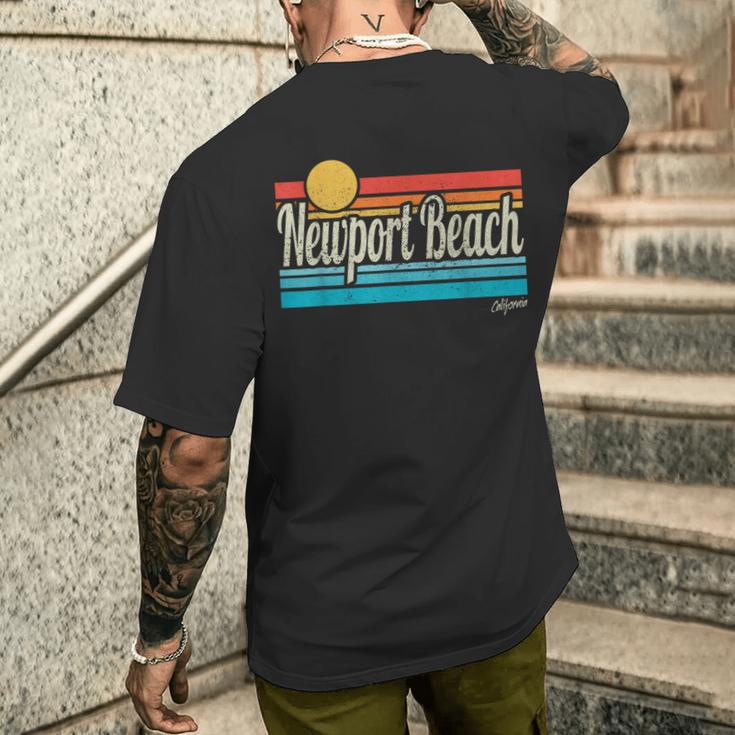 ニューポート ビーチ カリフォルニア レトロ サンセット サーフィン 旅行 ラブ サーフィン メンズTシャツ バックプリント 彼への贈り物