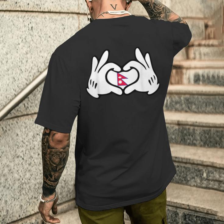 ハートを形作る漫画の手 ネパール国旗 メンズTシャツ バックプリント 彼への贈り物