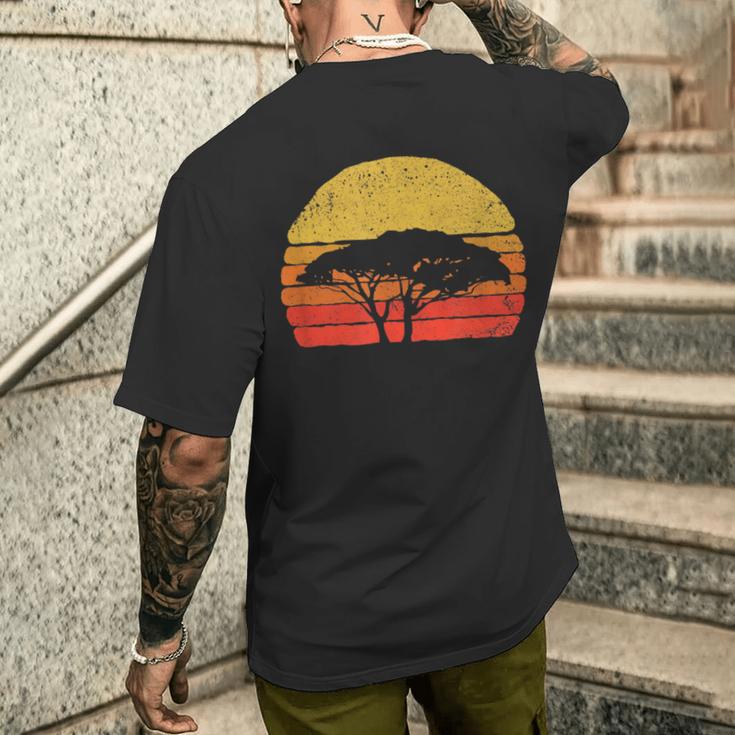 ビンテージ アウトドア サン サバンナ ツリー ミニマリスト サンセット メンズTシャツ バックプリント 彼への贈り物