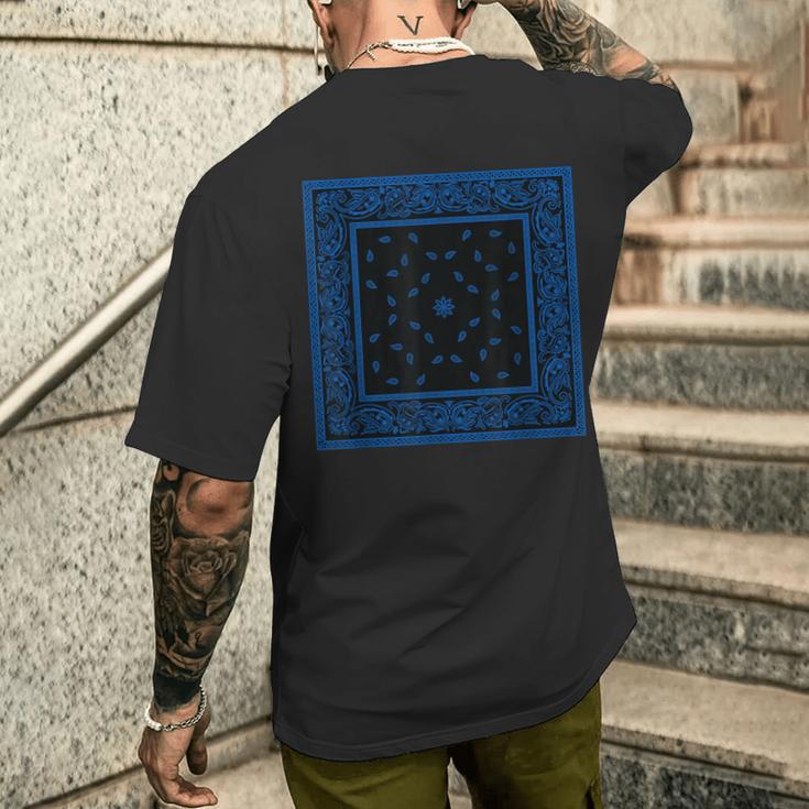 メンズ ブラックブルーバンダナプリントtシャツ ロイヤルブルーペイズリー柄 メンズTシャツ バックプリント 彼への贈り物