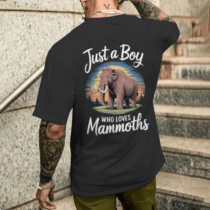 マンモスが大好きな少年 アイスアニマルファン キッズマンモス メンズTシャツ バックプリント 彼への贈り物