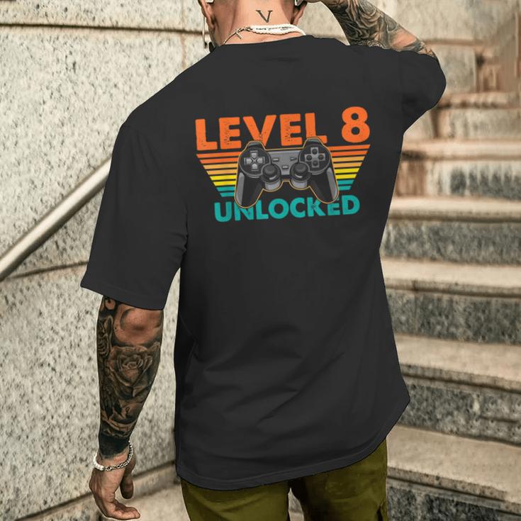 レベル 8 アンロック ゲーマー 誕生日 レトロ コントローラー メンズTシャツ バックプリント 彼への贈り物