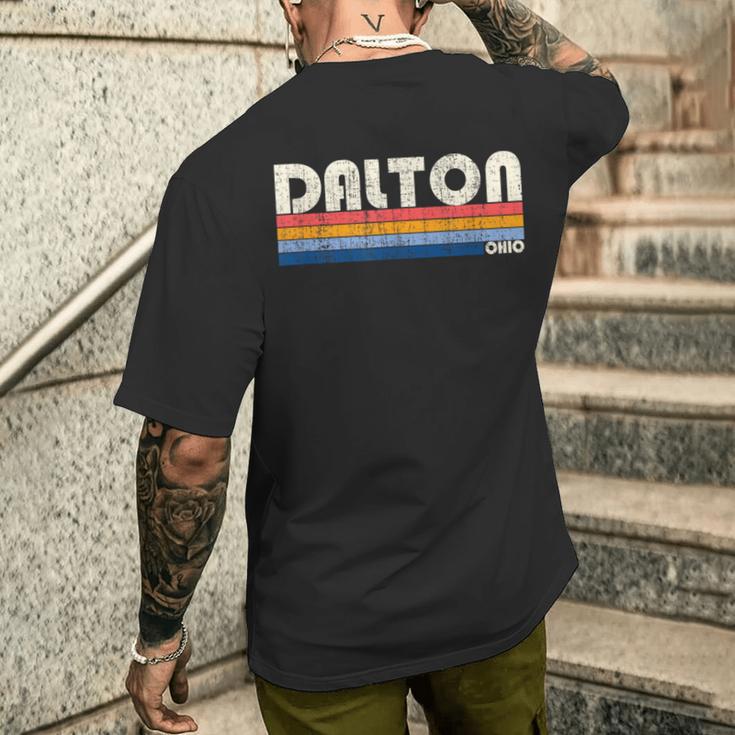 ヴィンテージ レトロ 70年代80年代スタイル オハイオ州ダルトンの故郷 メンズTシャツ バックプリント 彼への贈り物