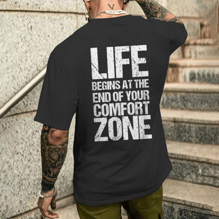 人生は快適ゾーンの終わりから始まります メンズTシャツ バックプリント 彼への贈り物