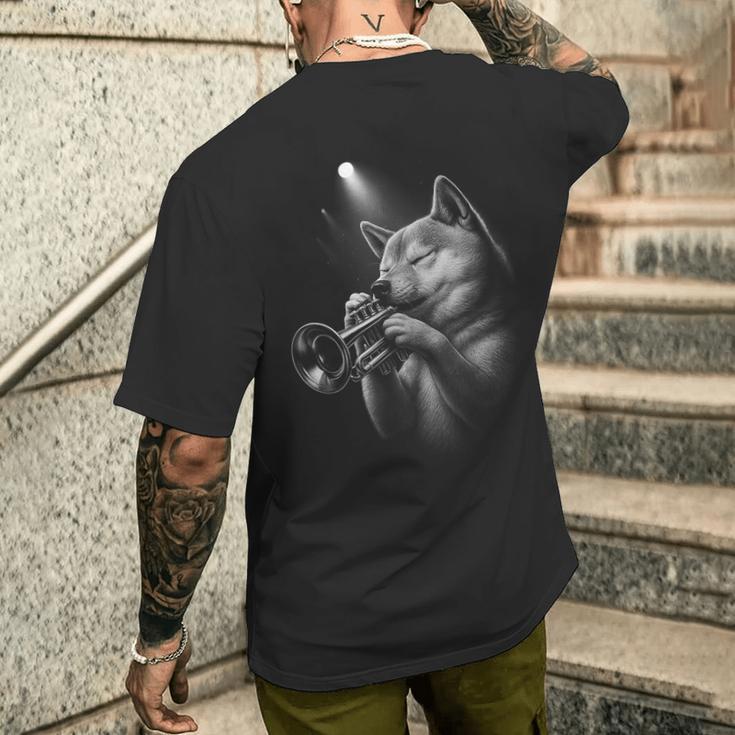 柴犬 トランペット ジャズ 音楽 犬好き メンズTシャツ バックプリント 彼への贈り物