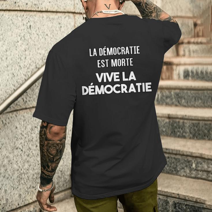 民主主義万歳、民主主義は死んだ メンズTシャツ バックプリント 彼への贈り物