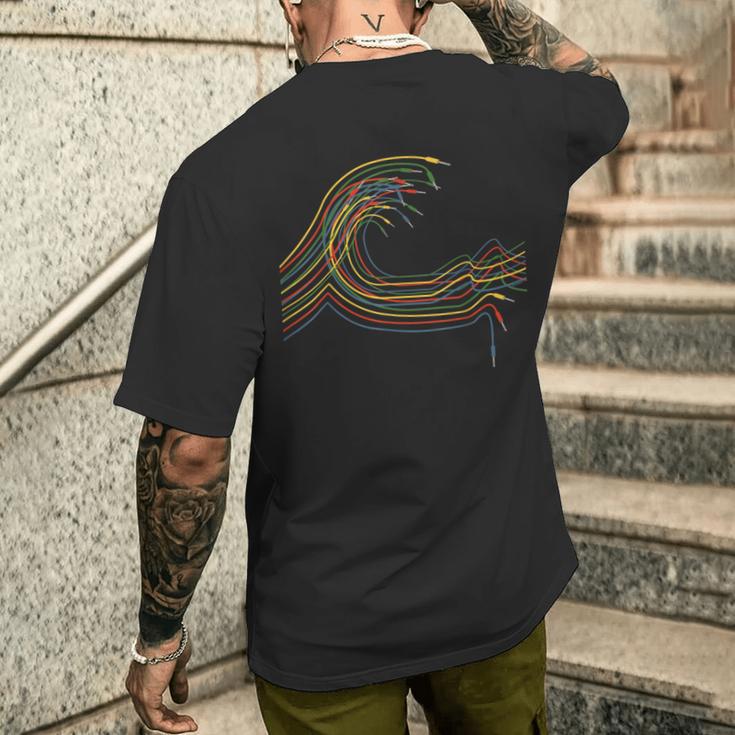 波 の モジュラー・シンセサイザー ミュージシャン メンズTシャツ バックプリント 彼への贈り物