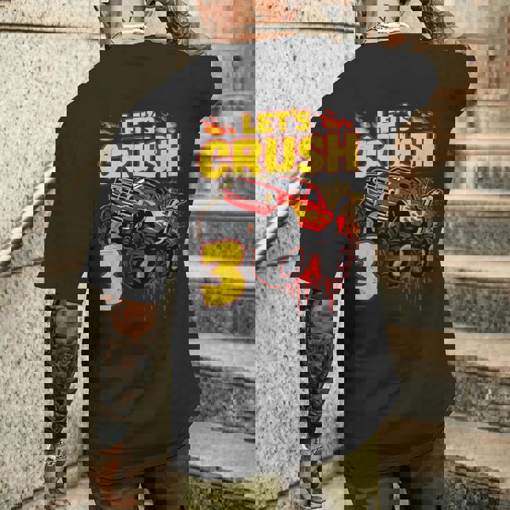 男の子、3歳、英語で、モンスタートラック、誕生日 メンズTシャツ バックプリント 彼への贈り物