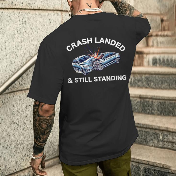 自動車事故サバイバー おもしろい 自動車事故 けが リカバリー メンズTシャツ バックプリント 彼への贈り物