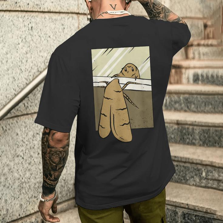 蛾は自分の反射を見つめます 蛾 昆虫 昆虫学 昆虫 メンズTシャツ バックプリント 彼への贈り物