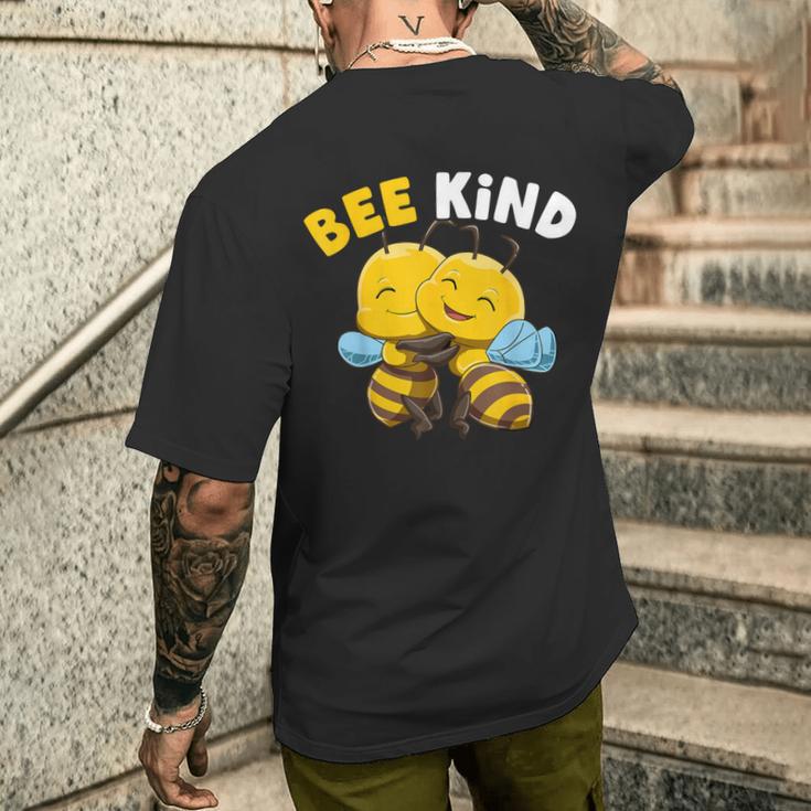 蜂親切かわいい親切に蜂しゃれ蜂親切ミツバチ メンズTシャツ バックプリント 彼への贈り物