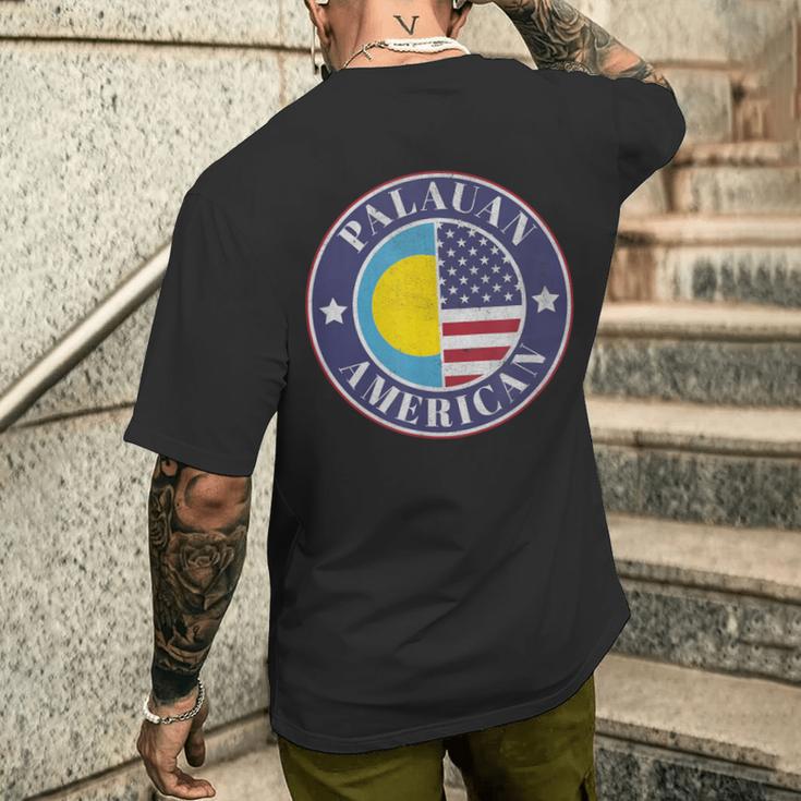 誇り高きパラオ・アメリカン・バッジ パラオ国旗 メンズTシャツ バックプリント 彼への贈り物