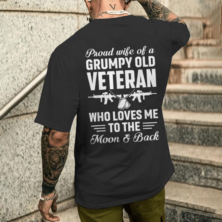 退役軍人妻 不機嫌な老人退役軍人夫の誇り高き妻 メンズTシャツ バックプリント 彼への贈り物