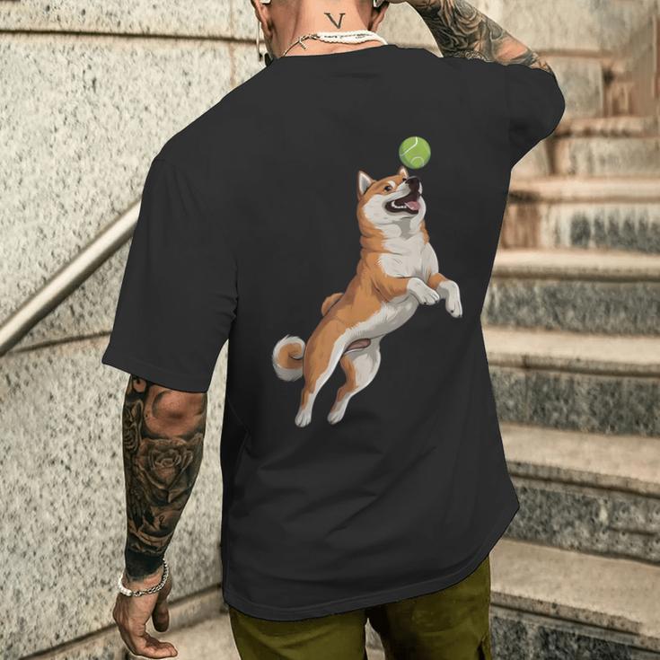 遊び心のある柴犬フェッチ追いかけテニスボール メンズTシャツ バックプリント 彼への贈り物