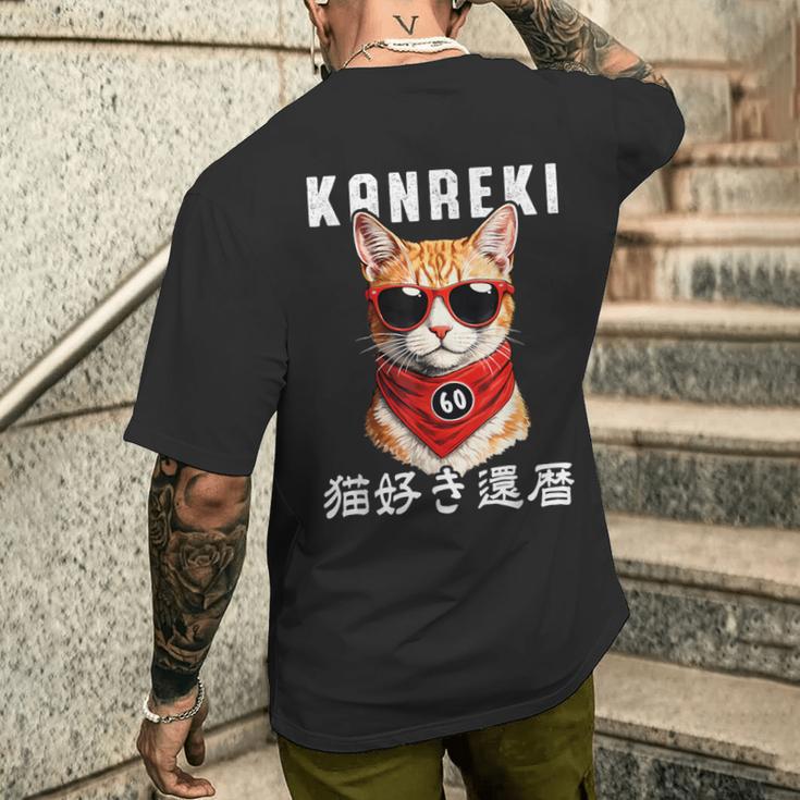還暦 60歳 猫好き Kanreki 猫 還暦祝い 誕生日 メンズTシャツ バックプリント 彼への贈り物