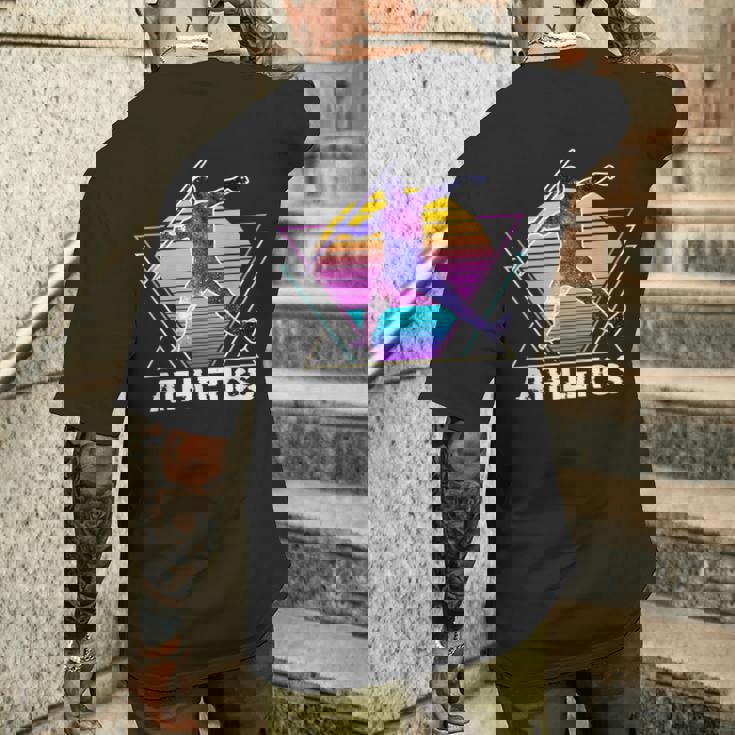 陸上競技 やり投げ スポーツ レトロ ヴィンテージaporwave 90 年代 メンズTシャツ バックプリント 彼への贈り物