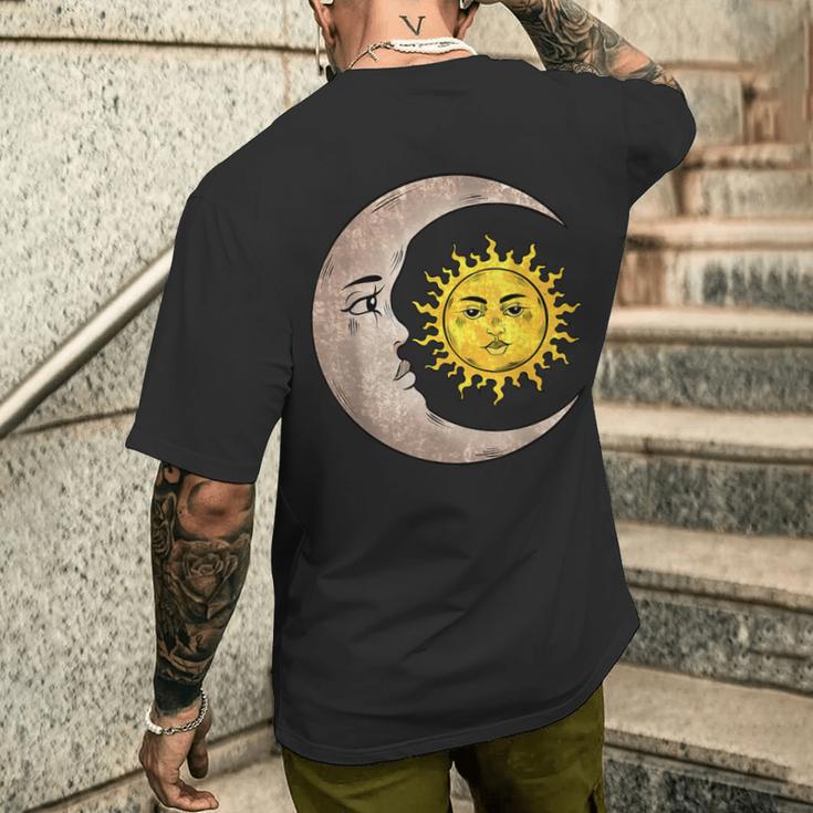 魔女 グランジ 美的 三日月 月 太陽 メンズTシャツ バックプリント 彼への贈り物