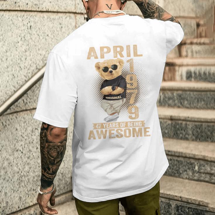 On Back 1979年4月 47歳の誕生日 47歳 テディベア メンズTシャツ バックプリント 彼への贈り物