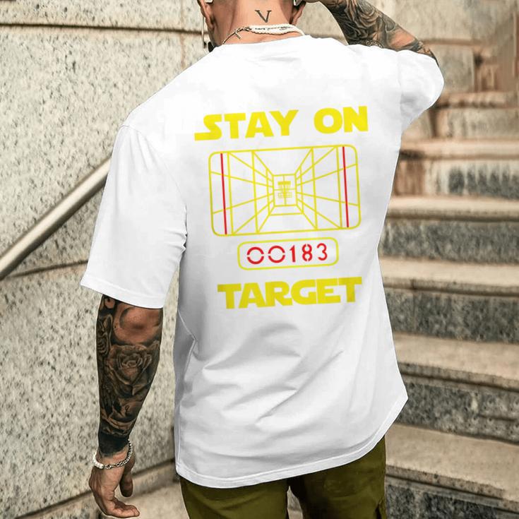 Stay On Target-ディスクゴルフtシャツ メンズTシャツ バックプリント 彼への贈り物