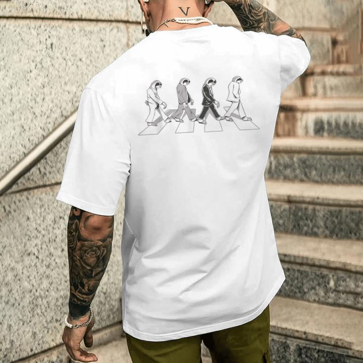 アビーロードの横断歩道を渡る4匹のナマケモノ メンズTシャツ バックプリント 彼への贈り物