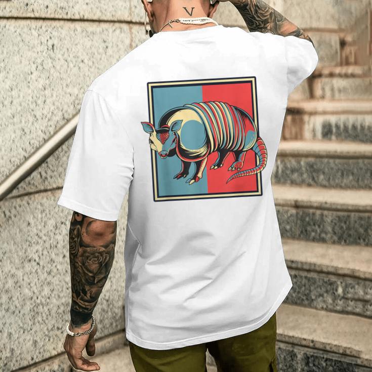 アルマジロ ポートレート ピンク 妖精 クラミフォリダエ 恋人 アルマジロ メンズTシャツ バックプリント 彼への贈り物