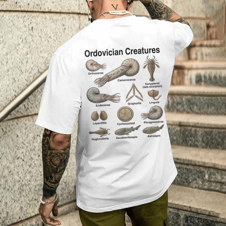 オルドビス紀の生き物 古生物学 古代海洋生物 メンズTシャツ バックプリント 彼への贈り物