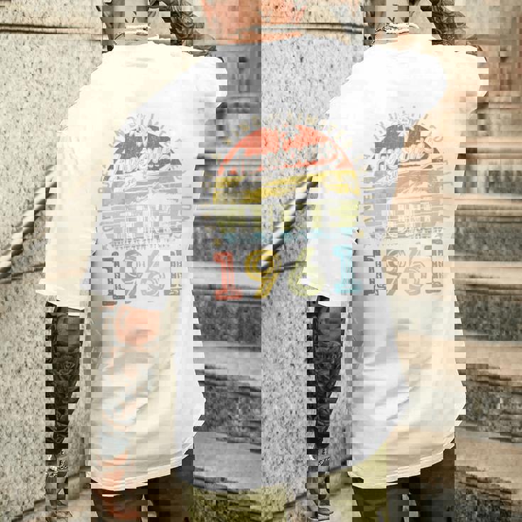 オンバック 65 限定版 1961年6月65日 誕生日 メンズTシャツ バックプリント 彼への贈り物