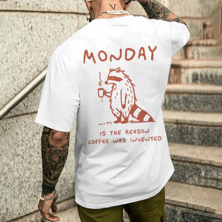 コーヒーが発明された理由は月曜日 少し憂鬱なアライグマ メンズTシャツ バックプリント 彼への贈り物