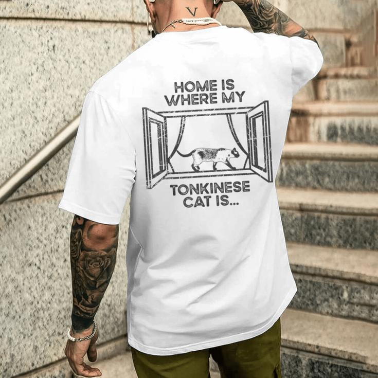 ホーム・ホウェア・マイ・キャット・イズ-ママ・ダッド・トンキニーズ・キャット メンズTシャツ バックプリント 彼への贈り物